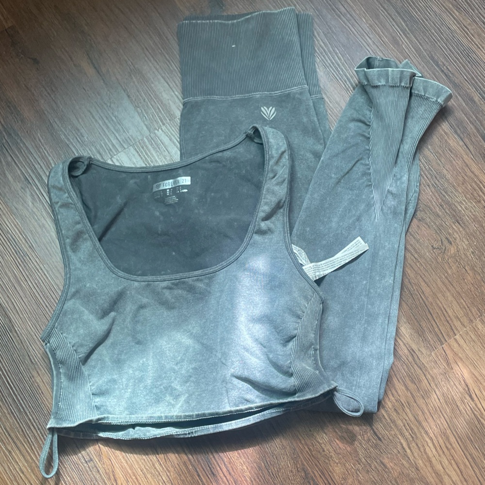 Forever 21 Oil Wash Butt Lifting Legging & Sport Bra Set